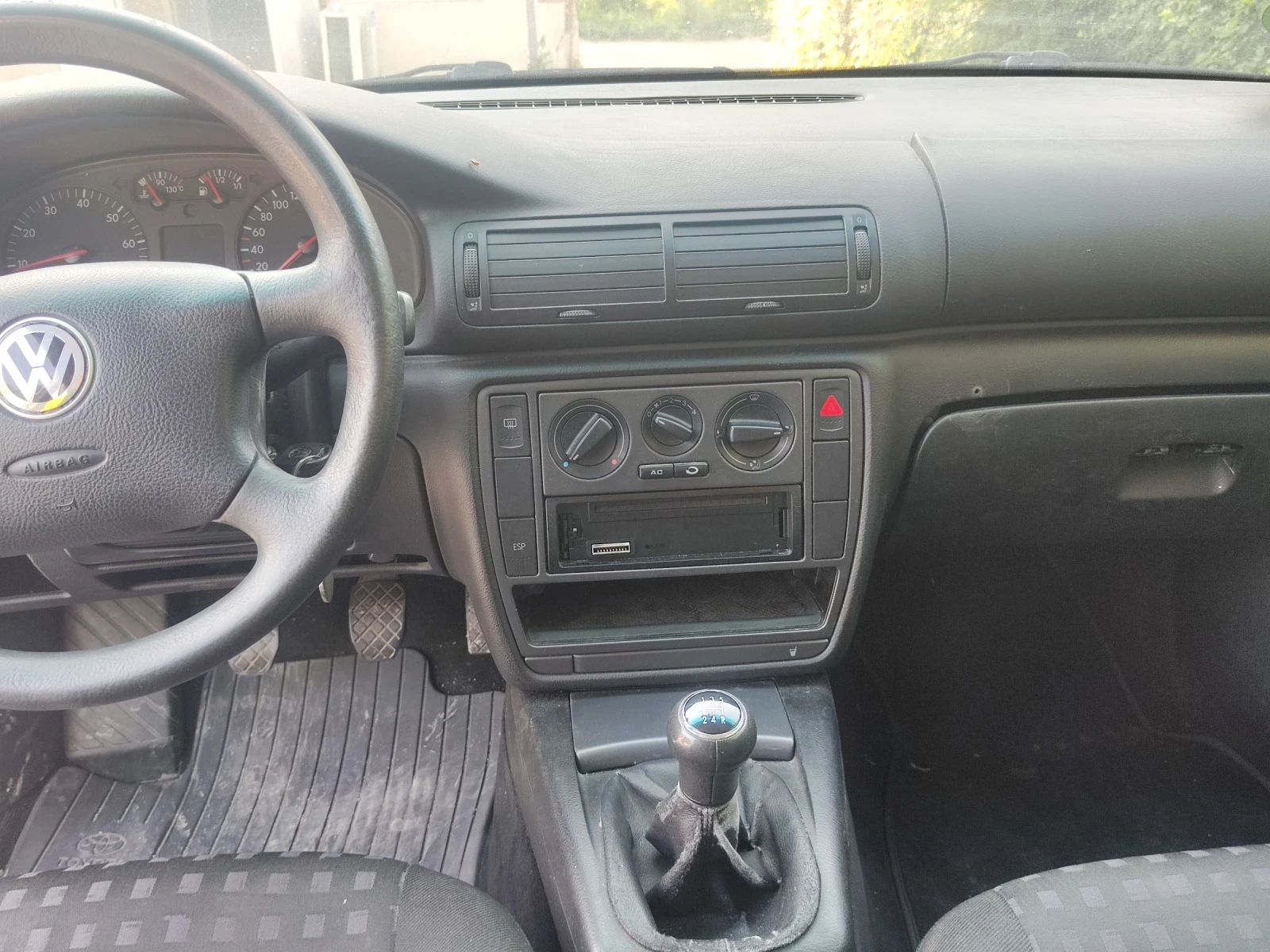 VW Passat 1.8, снимка 10 - Автомобили и джипове - 55054951