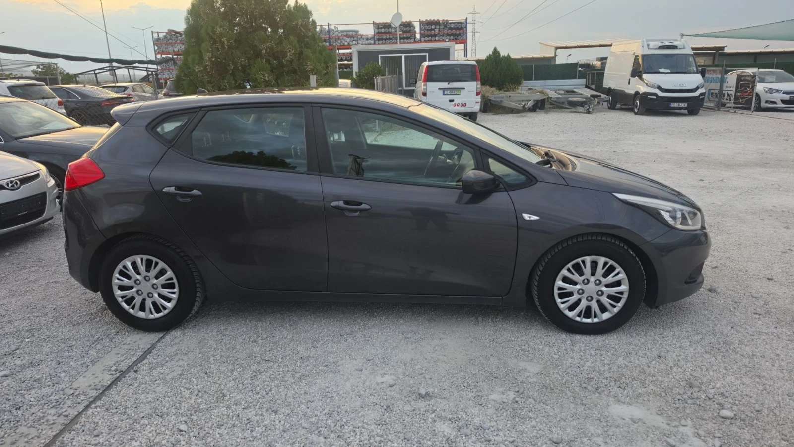 Kia Ceed 1.6CRDI.2014г.Хечбек.Отлична, снимка 4 - Автомобили и джипове - 55949861