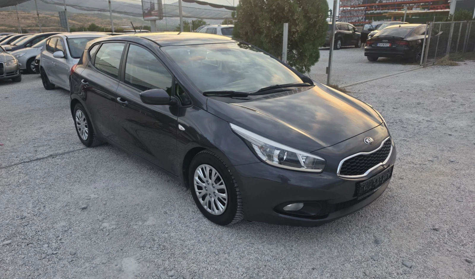 Kia Ceed 1.6CRDI.2014г.Хечбек.Отлична, снимка 3 - Автомобили и джипове - 55949861