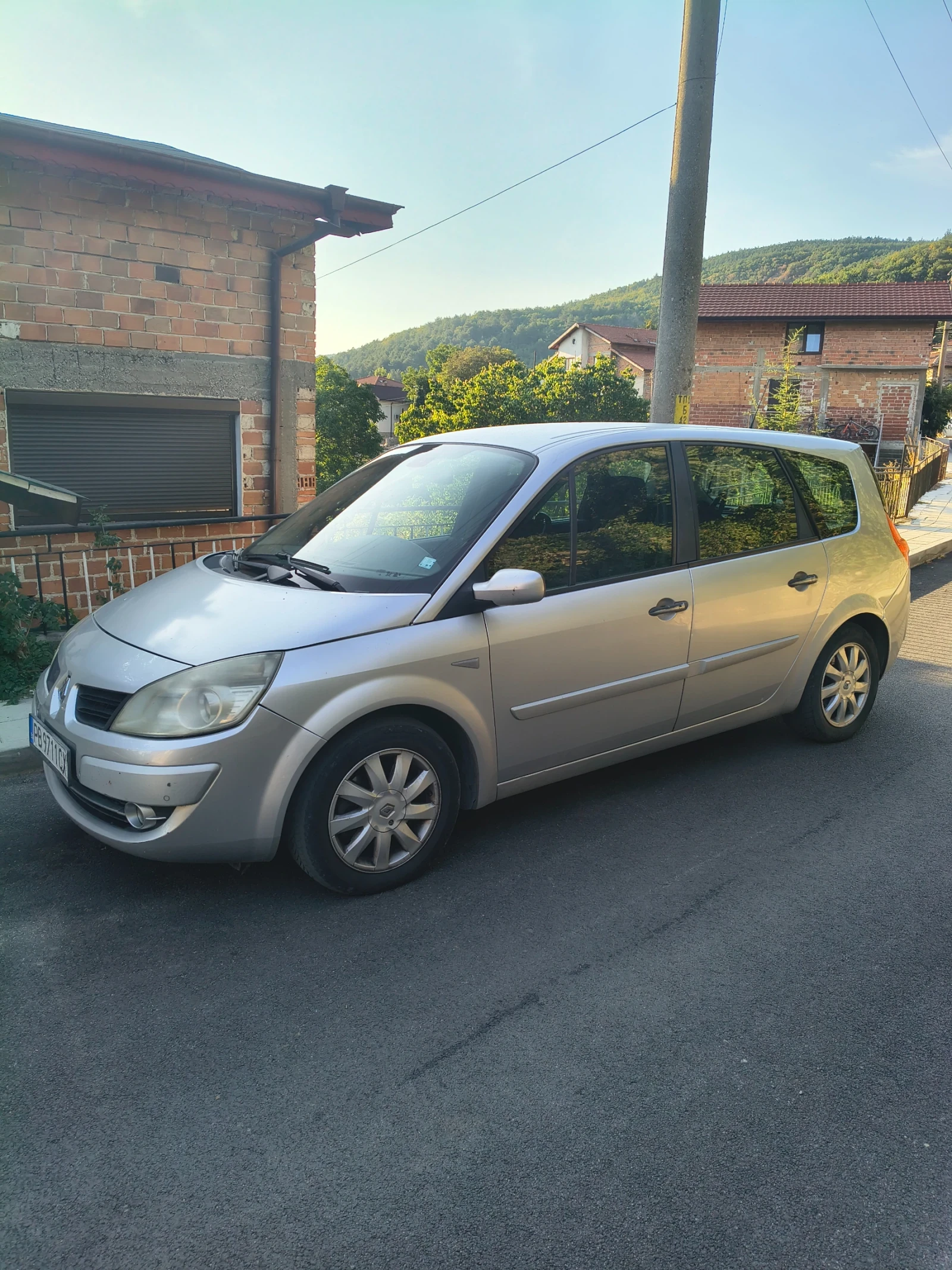 Renault Megane Scenic, снимка 2 - Автомобили и джипове - 56066401