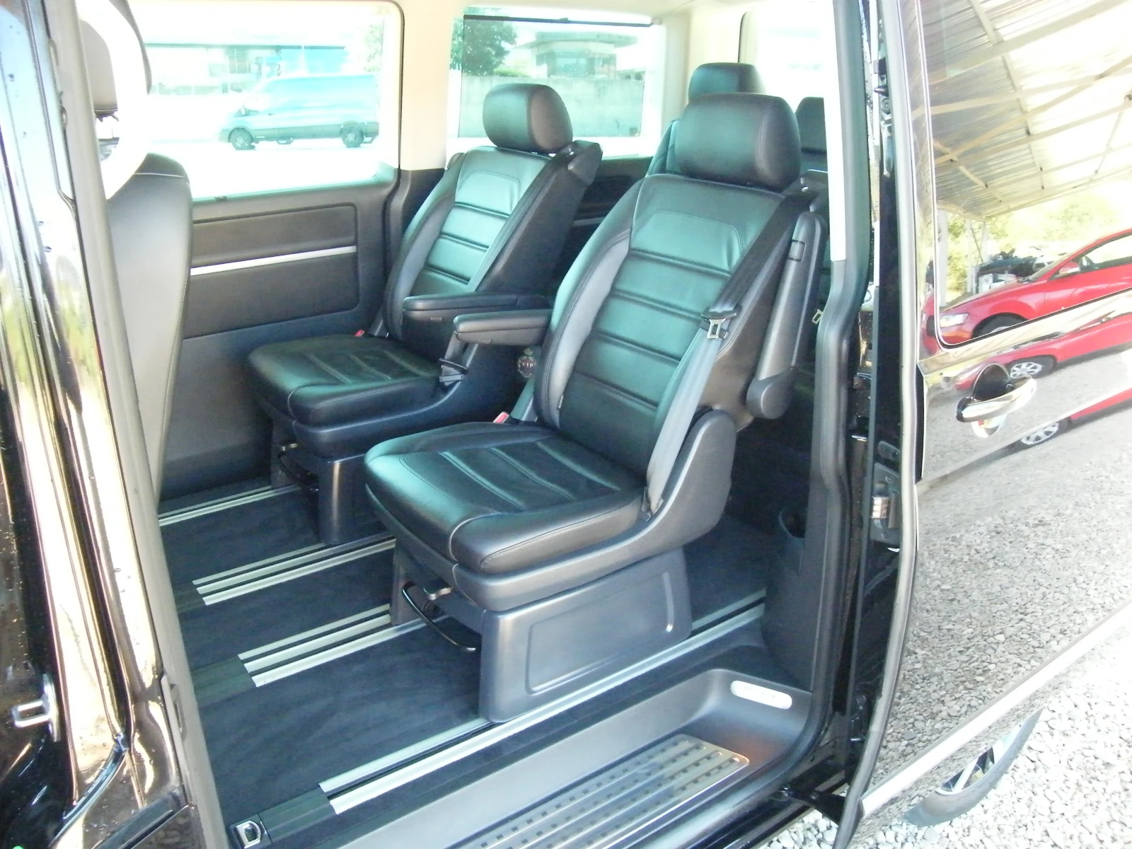 VW Multivan 2.0 TDI 4x4 NAVI, снимка 10 - Автомобили и джипове - 56124360