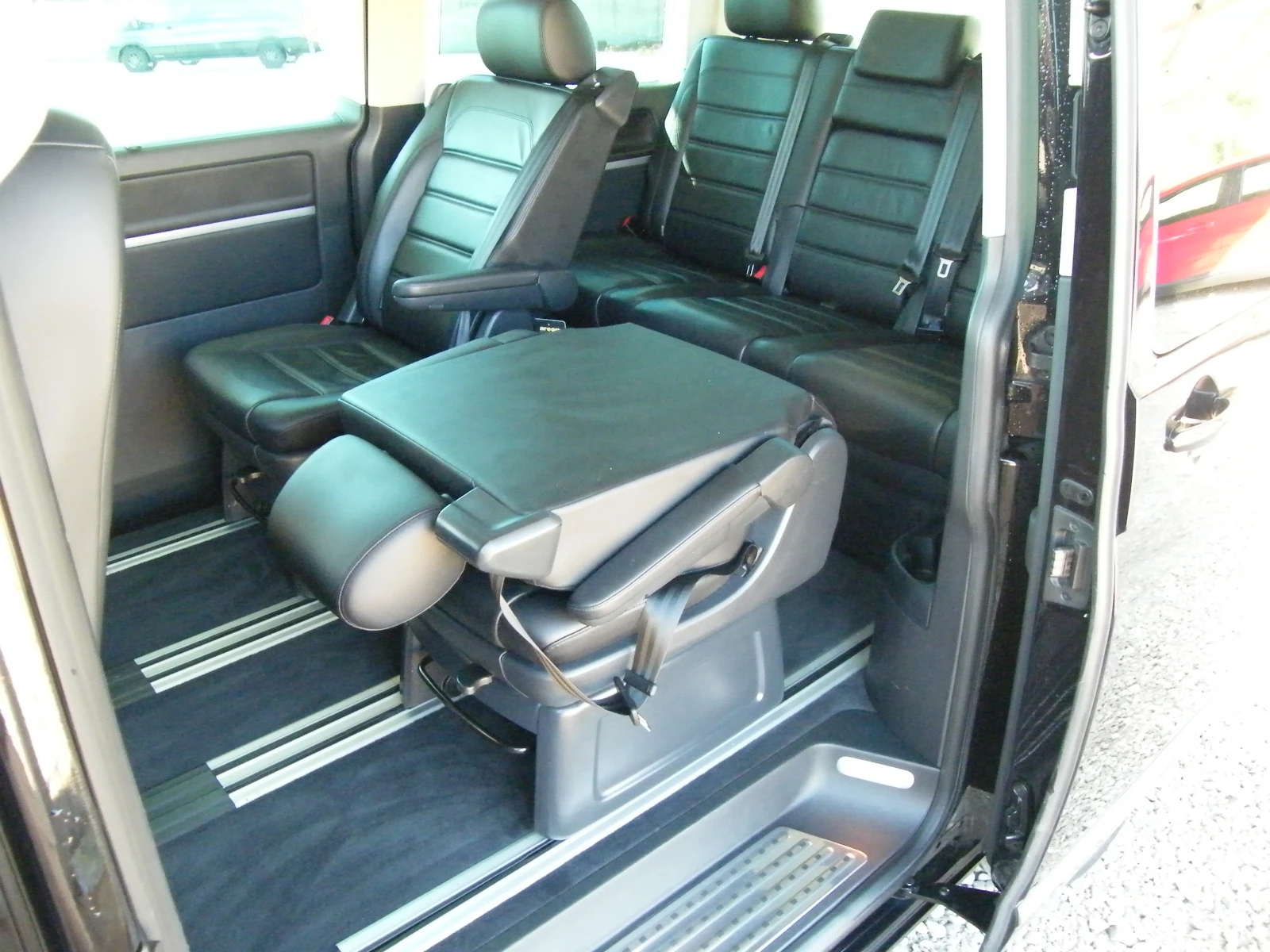 VW Multivan 2.0 TDI 4x4 NAVI, снимка 11 - Автомобили и джипове - 56124360