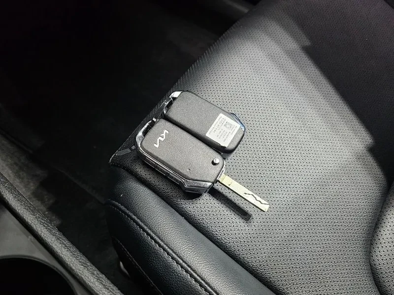 Kia Sportage Diesel 2.0 2Wd Trendy, снимка 13 - Автомобили и джипове - 56126605