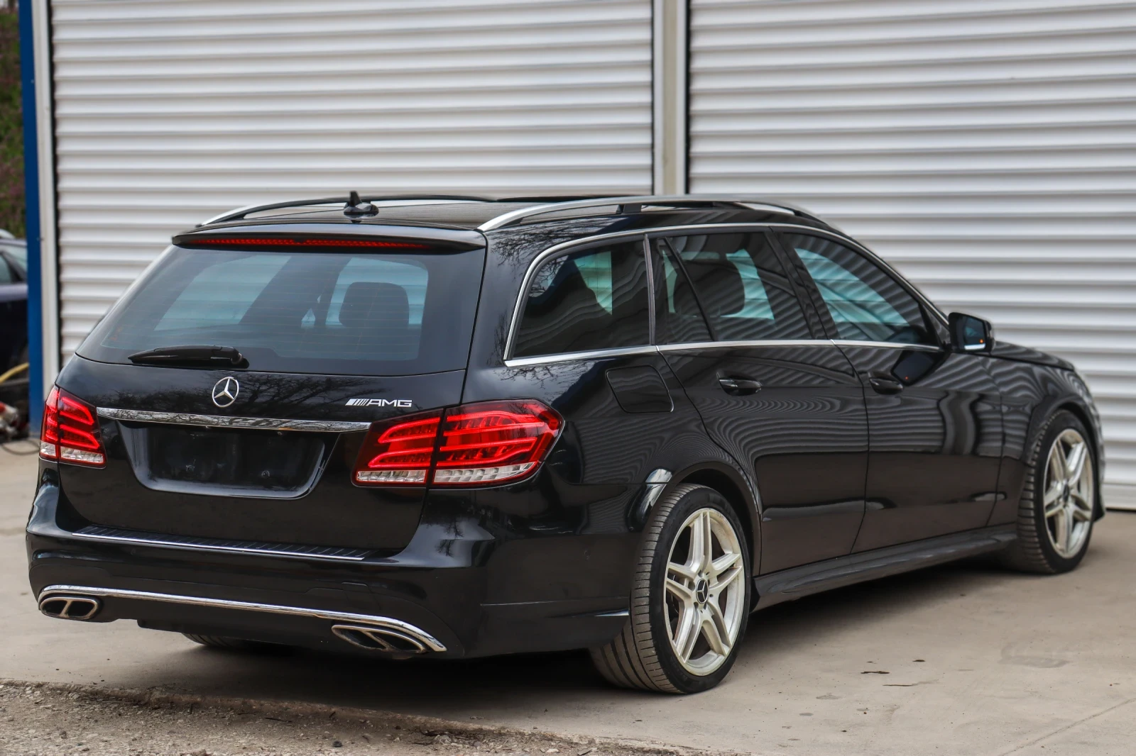 Mercedes-Benz E 350 d V6 9G AMG (E300), снимка 4 - Автомобили и джипове - 54390998