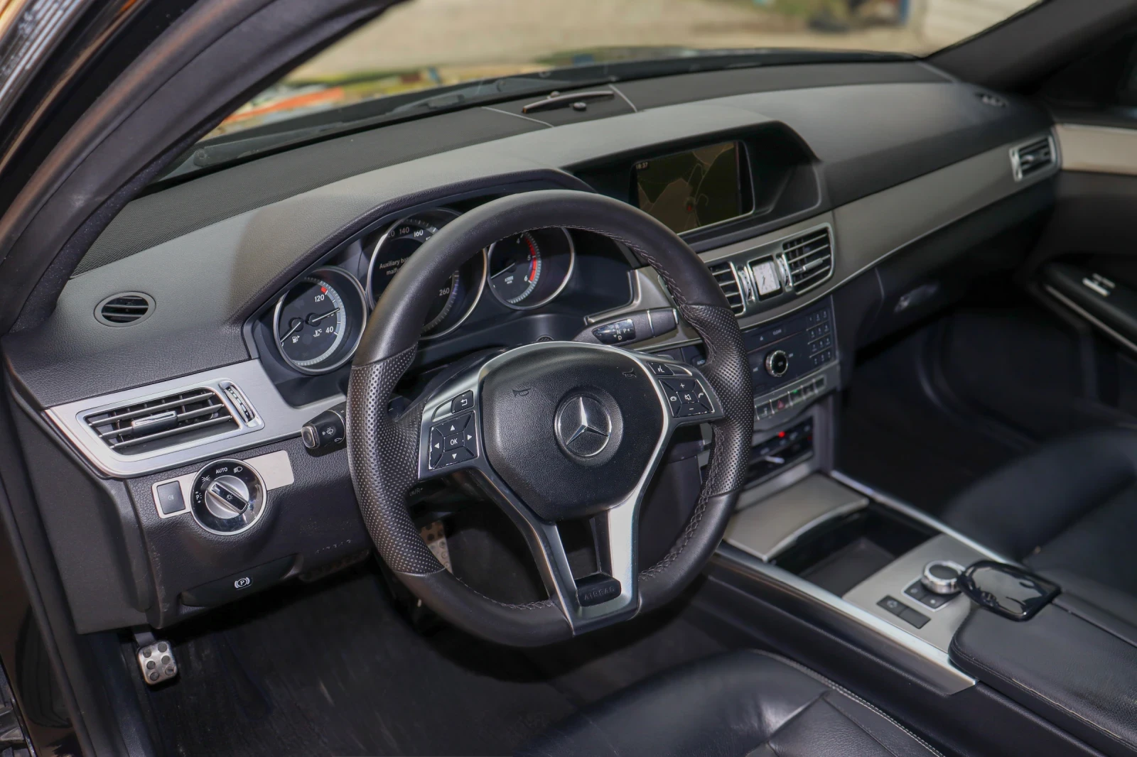 Mercedes-Benz E 350 d V6 9G AMG (E300), снимка 9 - Автомобили и джипове - 54390998