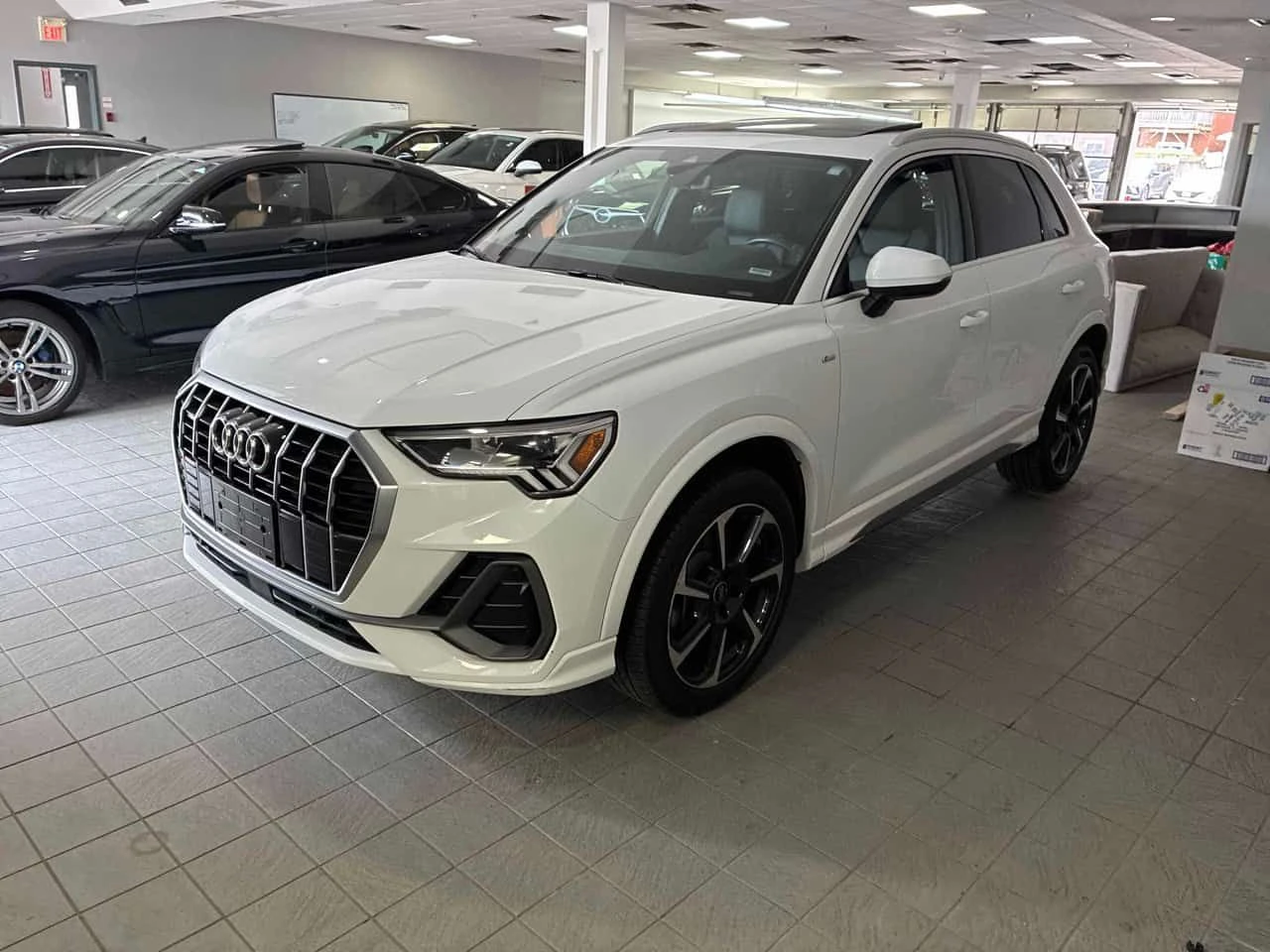 Audi Q3 | Progressiv | DISTRONIC | ПОДГРЕВ | CARFAX | , снимка 2 - Автомобили и джипове - 54428738