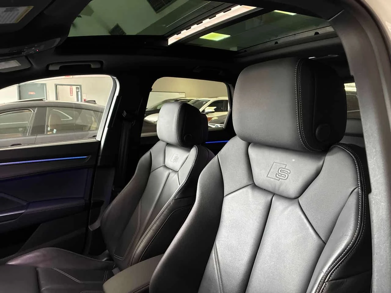 Audi Q3 | Progressiv | DISTRONIC | ПОДГРЕВ | CARFAX | , снимка 12 - Автомобили и джипове - 54428738