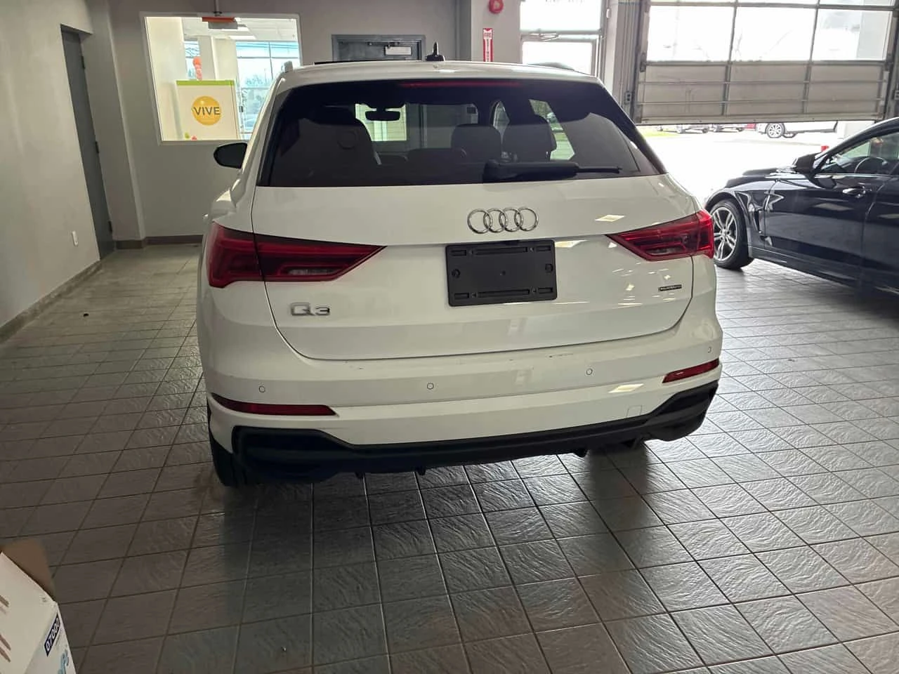 Audi Q3 | Progressiv | DISTRONIC | ПОДГРЕВ | CARFAX | , снимка 4 - Автомобили и джипове - 54428738