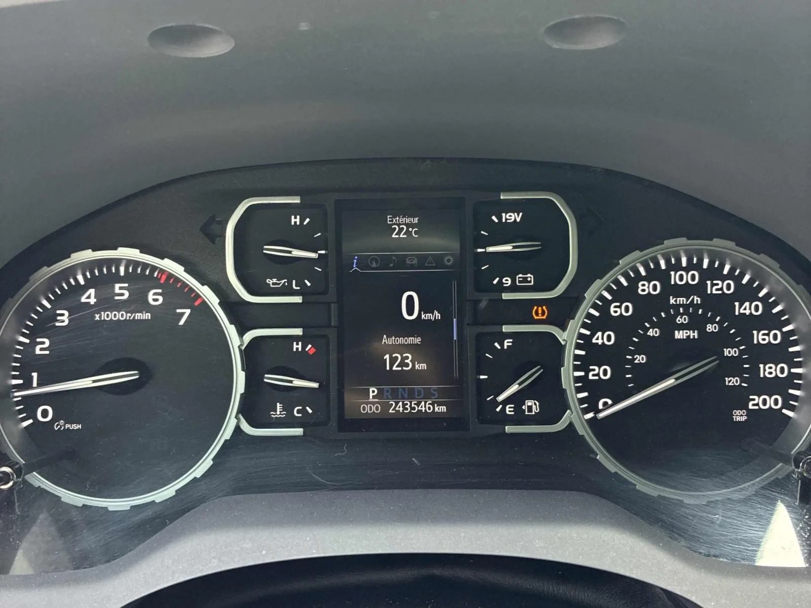 Toyota Tundra 5.7* SR* 4x4, снимка 10 - Автомобили и джипове - 54807364