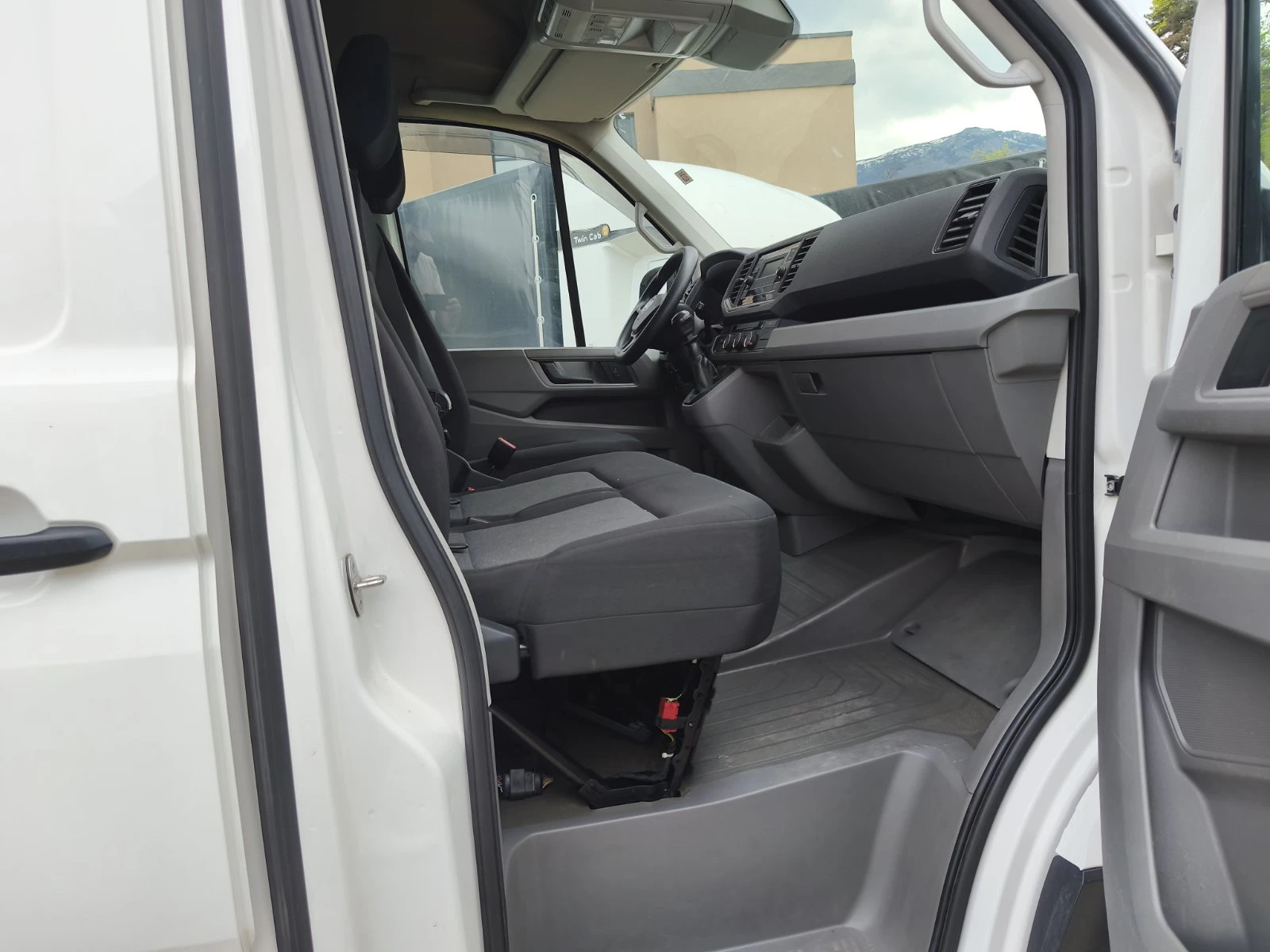 VW Crafter ДЪЛГА БАЗА//ЛИЗИНГ, снимка 7 - Бусове и автобуси - 54359342