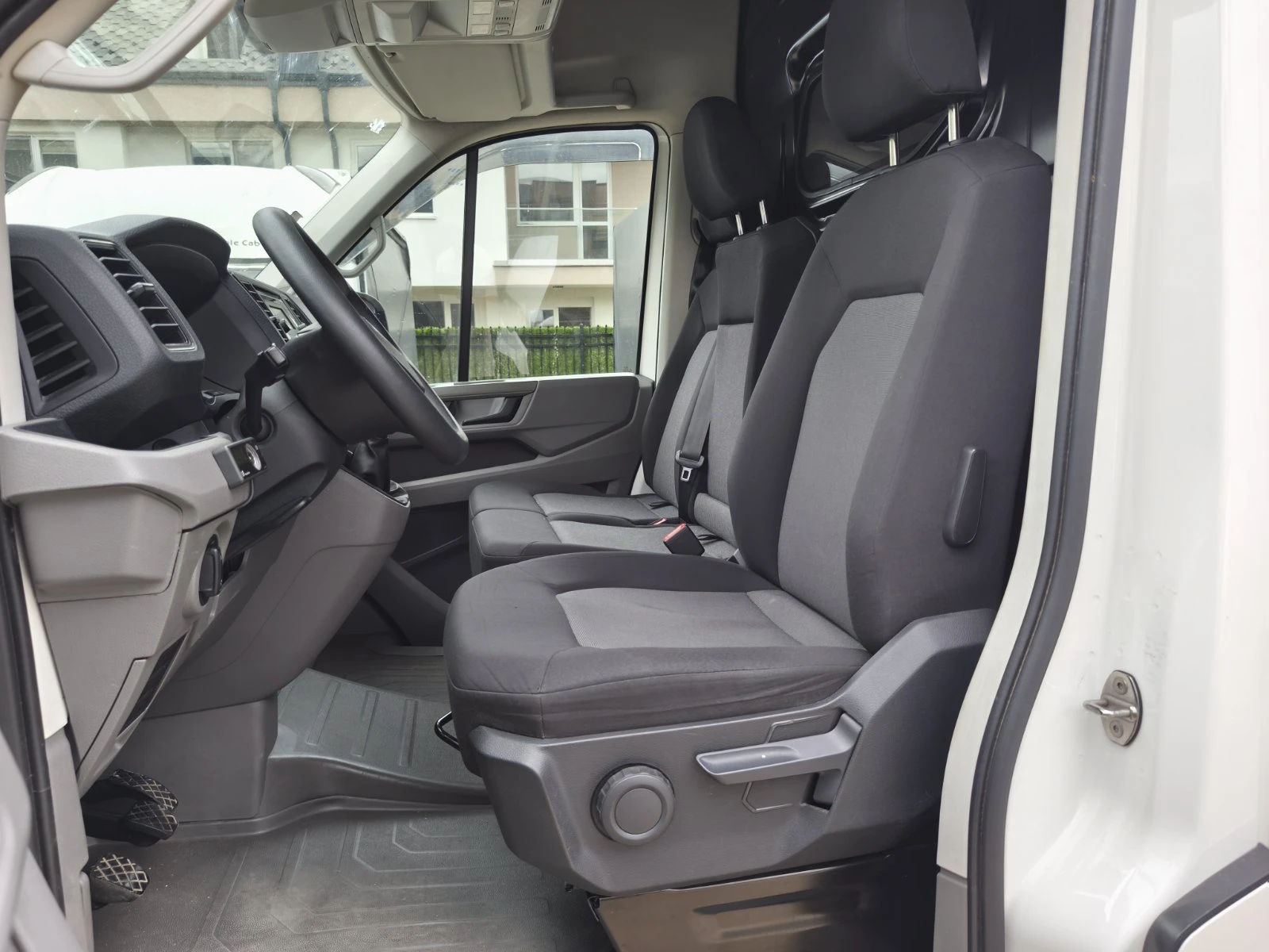 VW Crafter ДЪЛГА БАЗА//ЛИЗИНГ, снимка 13 - Бусове и автобуси - 54359342