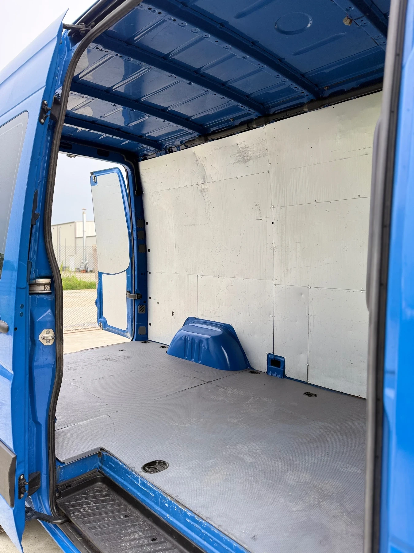 VW Crafter 2.0 Клима, снимка 8 - Бусове и автобуси - 54790528