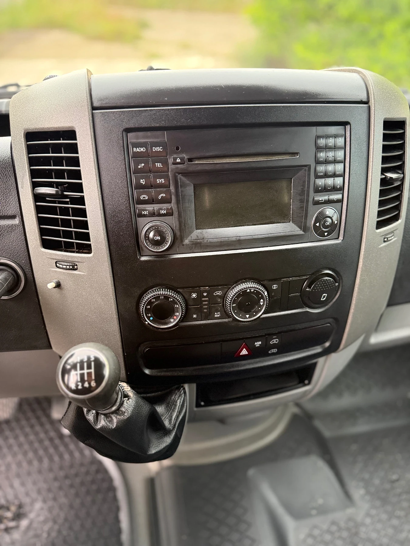 VW Crafter 2.0 Клима, снимка 10 - Бусове и автобуси - 54790528