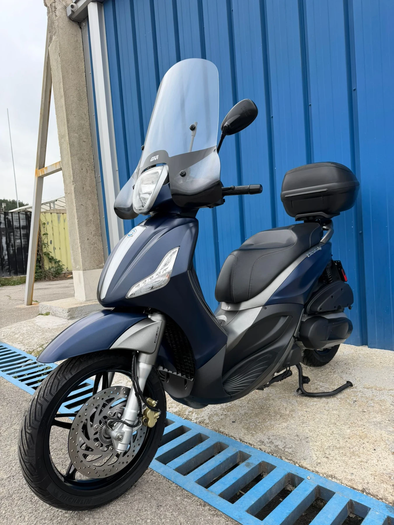 Piaggio Beverly 350i Abs Asr, снимка 3 - Мотоциклети и мототехника - 54308074