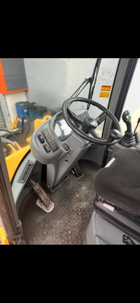 Челен товарач Volvo L30G, снимка 5