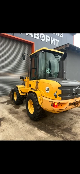 Челен товарач Volvo L30G, снимка 3