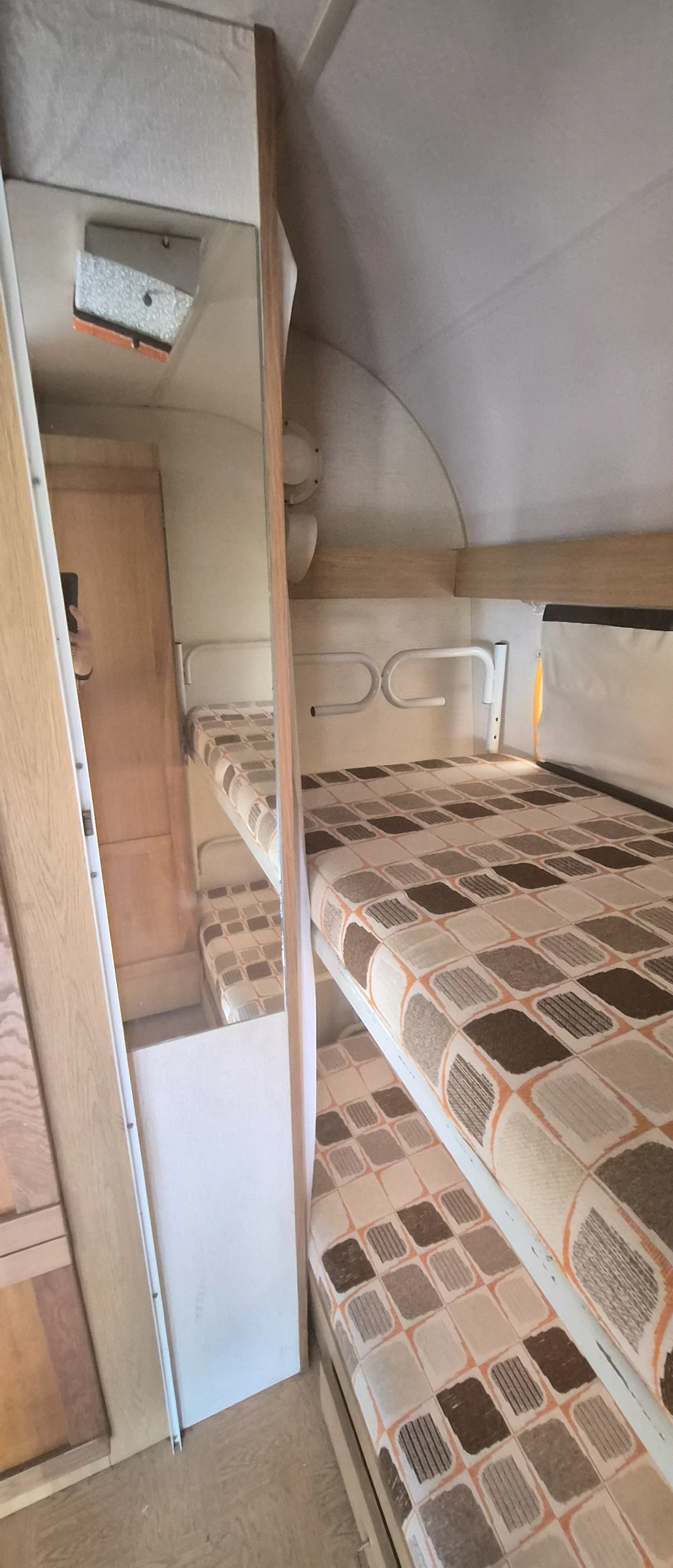 �������� Laika T52 | Mobile.bg � ����������� 7