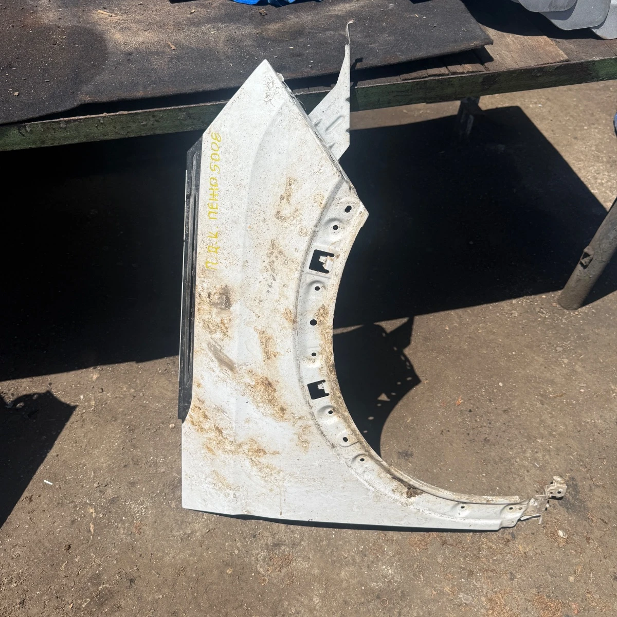 Преден десен калник за Peugeot 5008 12 бензин 091809DA01-483