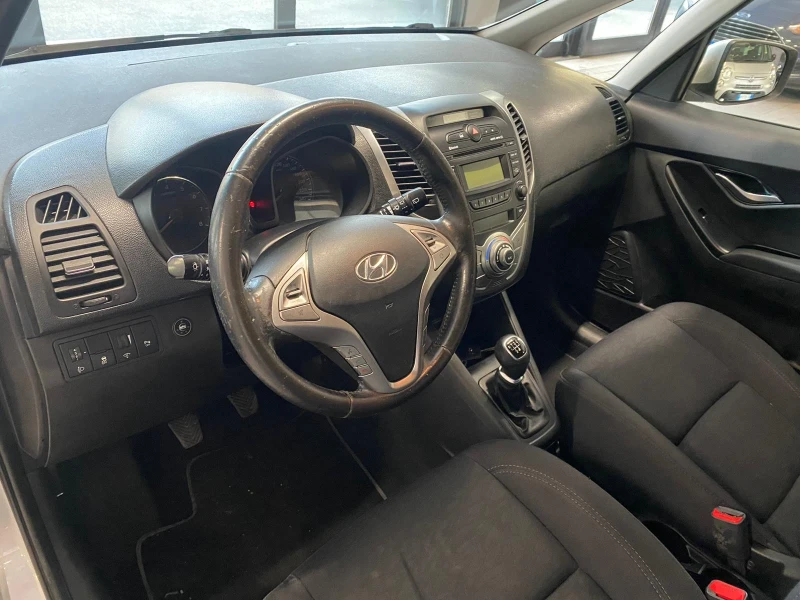 Hyundai Ix20, снимка 8 - Автомобили и джипове - 48350649