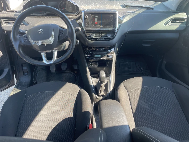Peugeot 208 1.2 VTi, снимка 10 - Автомобили и джипове - 51784469