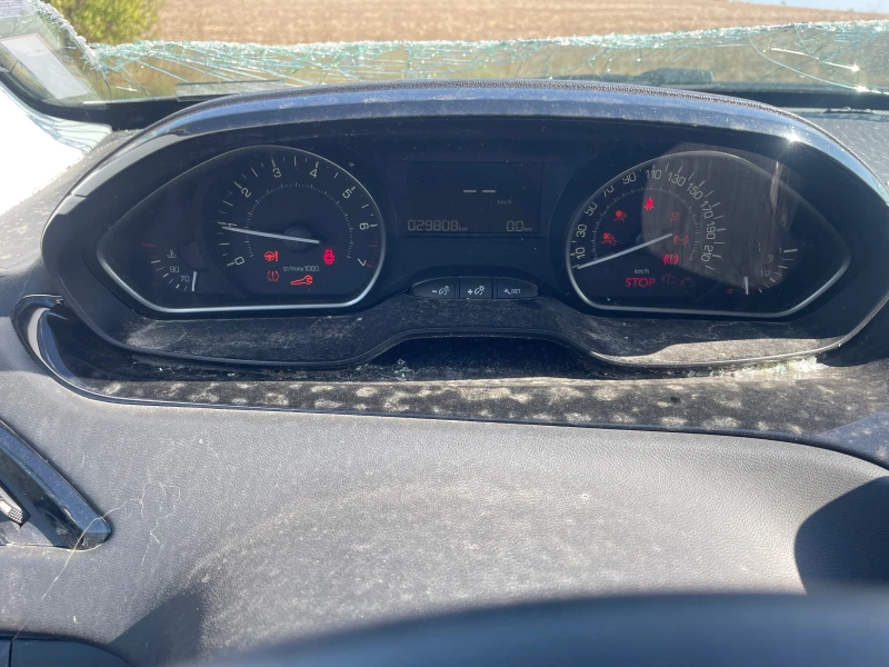 Peugeot 208 1.2 VTi, снимка 9 - Автомобили и джипове - 51784469