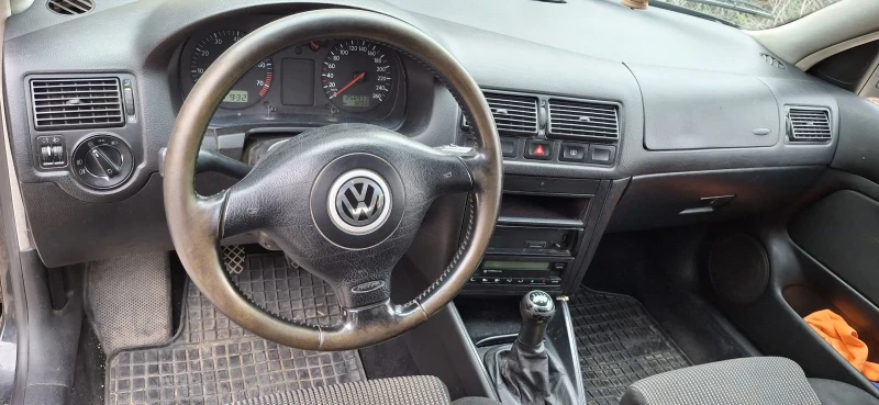 VW Golf 1.6, снимка 7 - Автомобили и джипове - 52420452