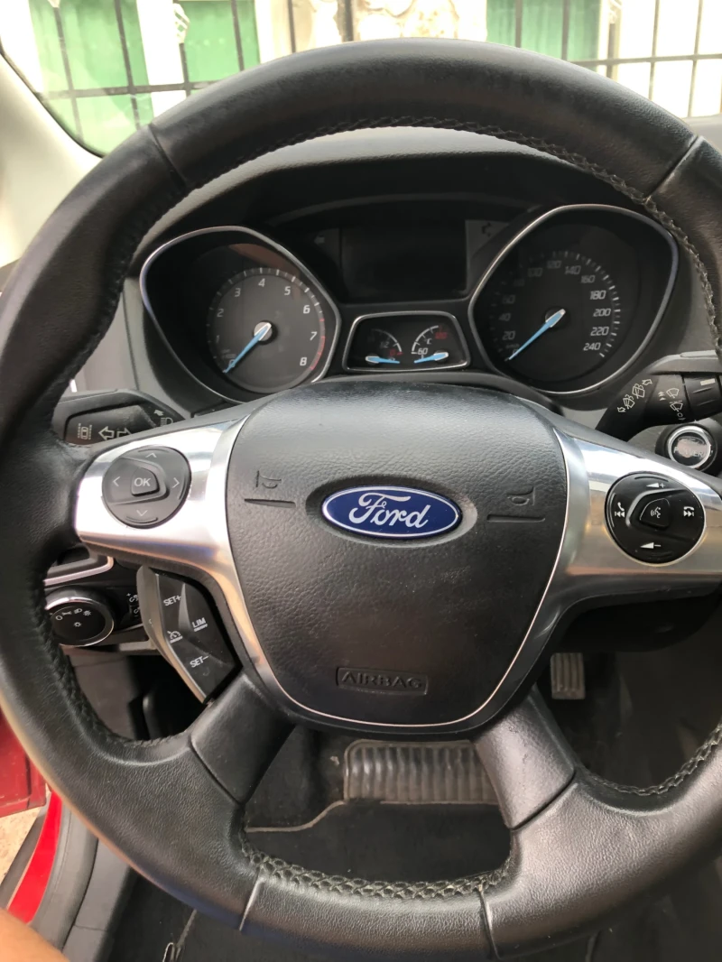 Ford Focus 1.0it ecobost, снимка 11 - Автомобили и джипове - 53008179