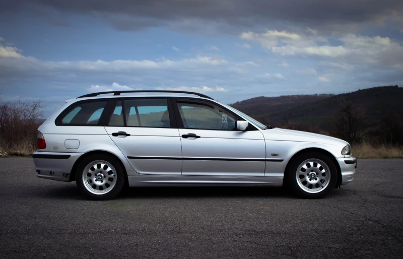 BMW 320, снимка 4 - Автомобили и джипове - 53600283