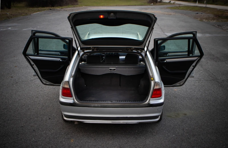 BMW 320, снимка 11 - Автомобили и джипове - 53600283