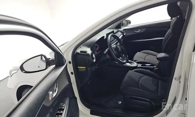 Kia K3 * ОПЦИЯ ЗА АВТОКРЕДИТ БЕЗ ПЪРВОНАЧАЛНА ВНОСКА * , снимка 9 - Автомобили и джипове - 55409225
