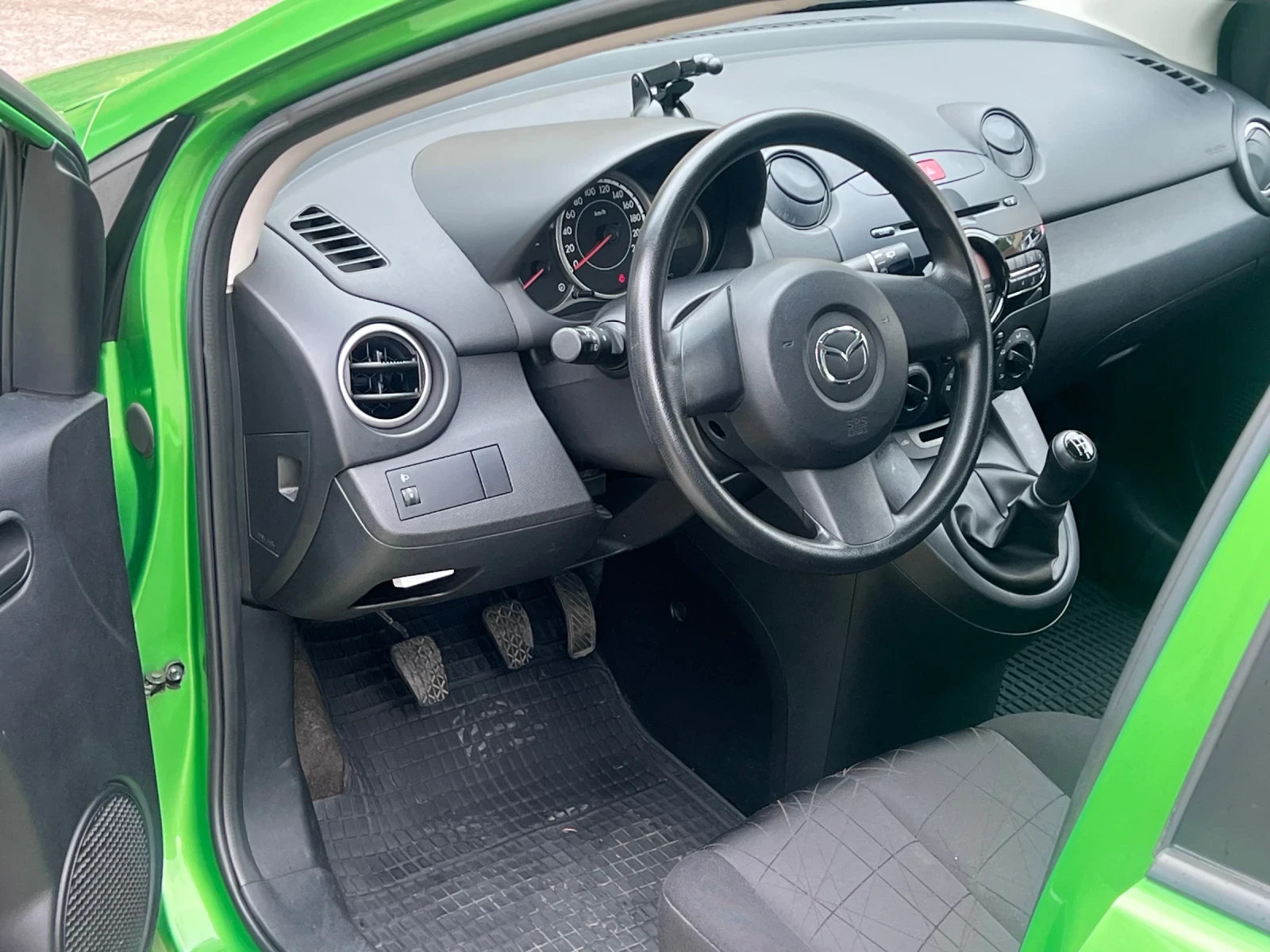 Mazda 2 1.4i FACE LIFT!!! УНИКАТ - изображение 8