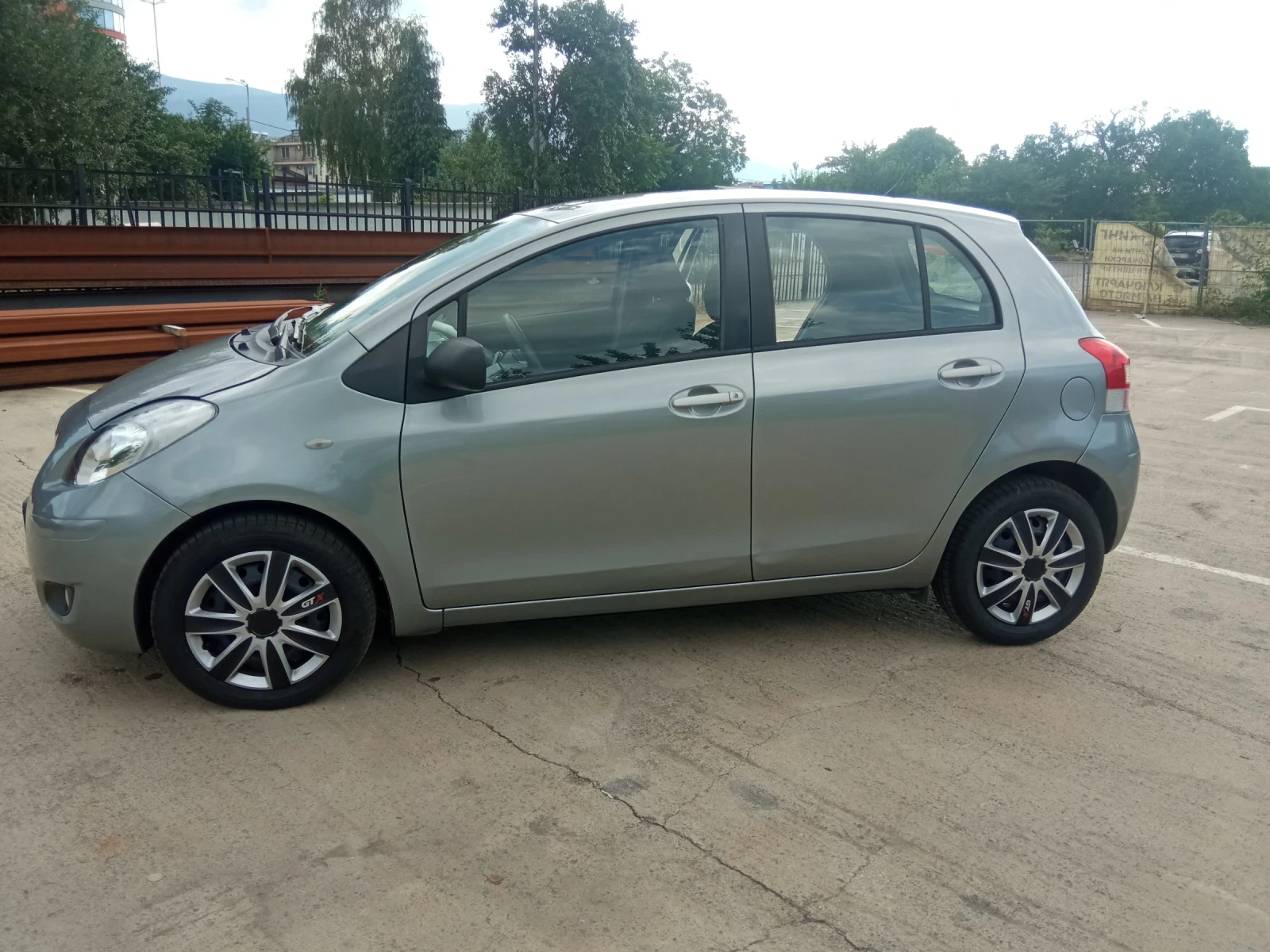 Toyota Yaris Hechbek - изображение 6