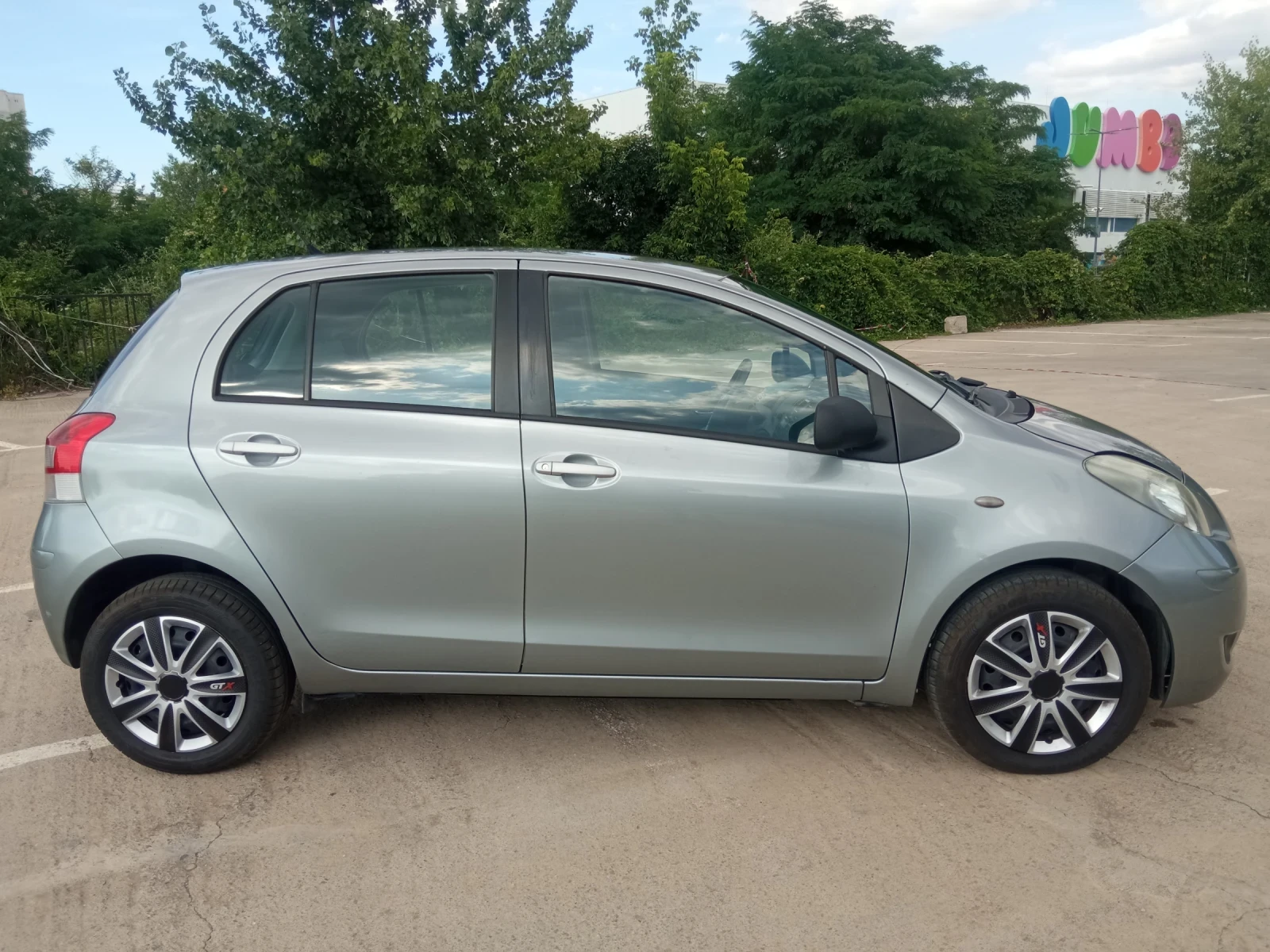 Toyota Yaris Hechbek - изображение 2