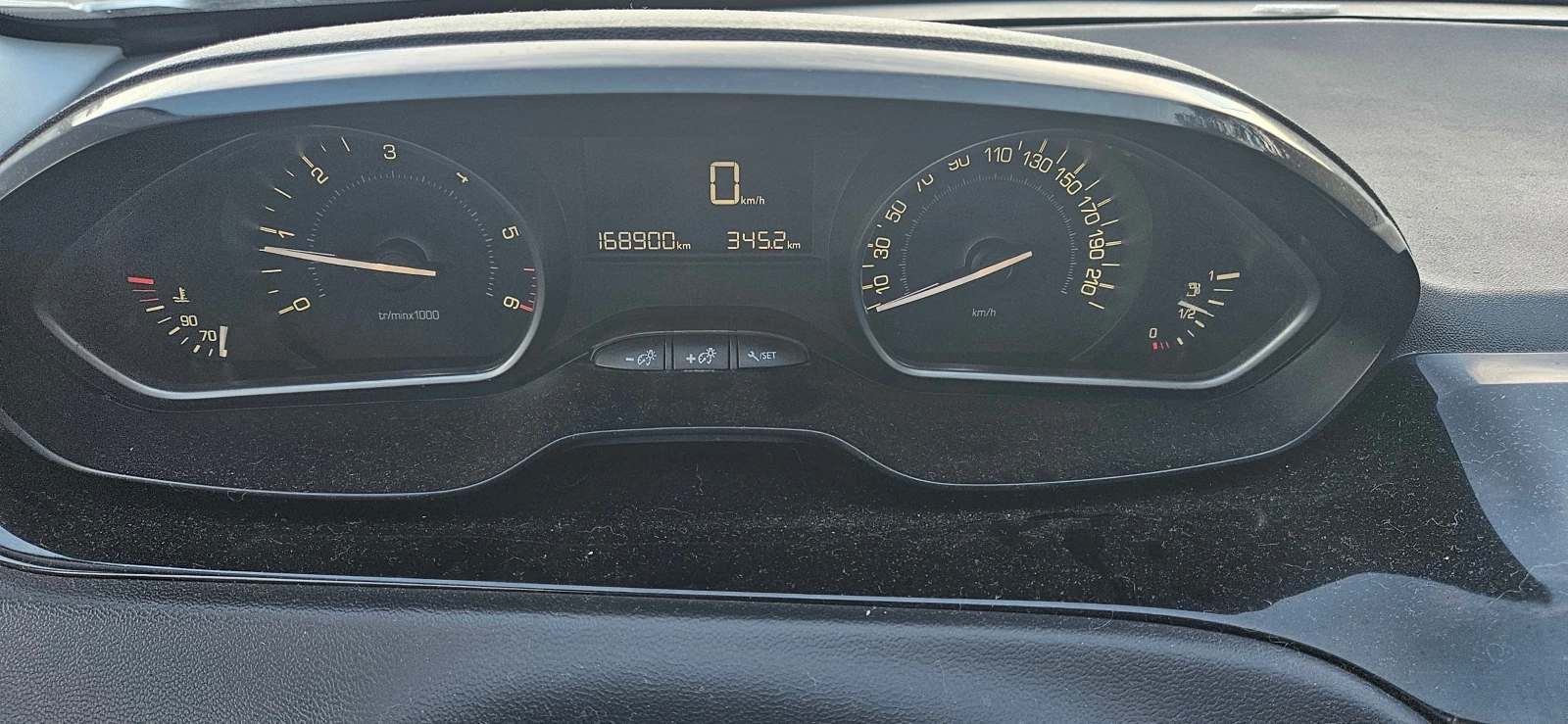 Peugeot 208 1.6 HDI - изображение 10