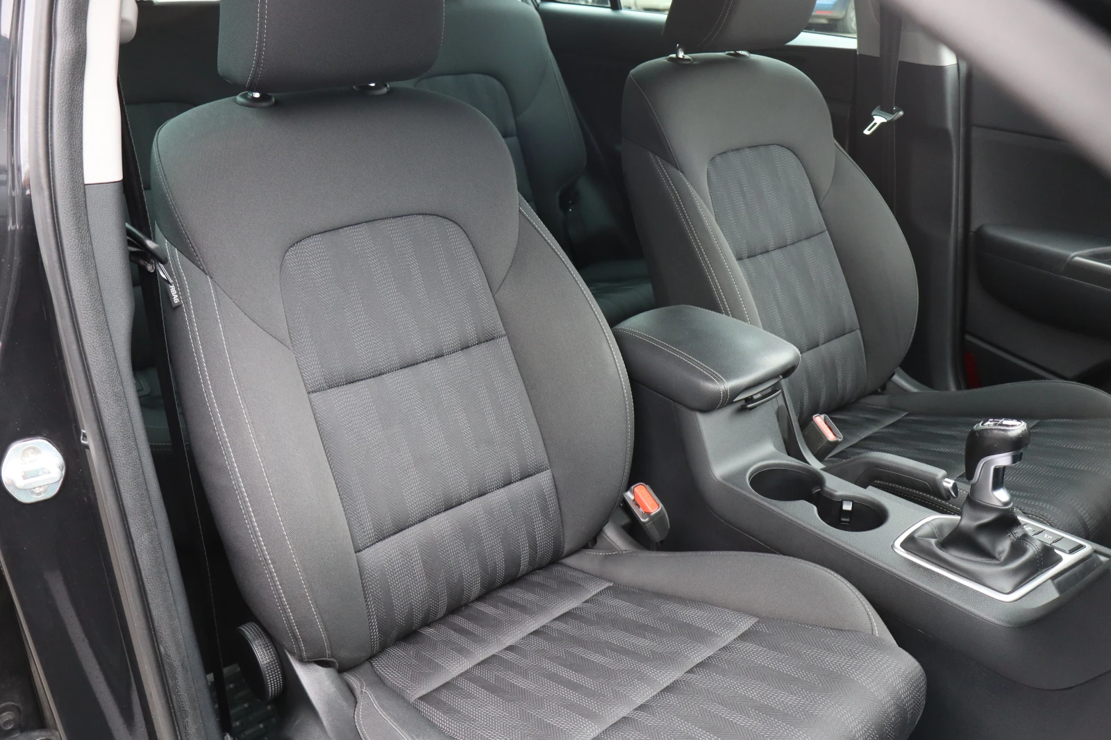 Kia Sportage 1.6i-57000km!!!, снимка 16 - Автомобили и джипове - 53507650