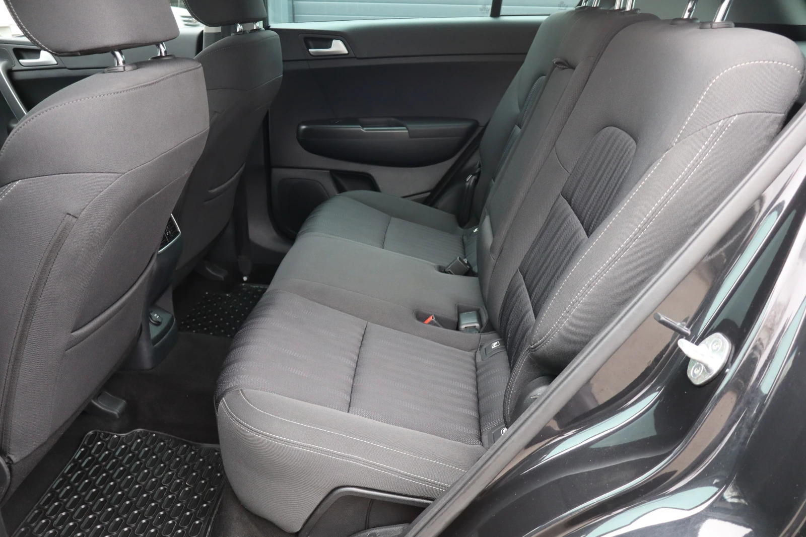 Kia Sportage 1.6i-57000km!!!, снимка 12 - Автомобили и джипове - 53507650