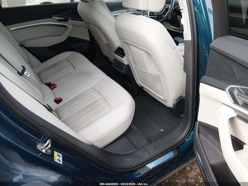 Audi E-Tron Premium Plus Quattro, снимка 8 - Автомобили и джипове - 53900772