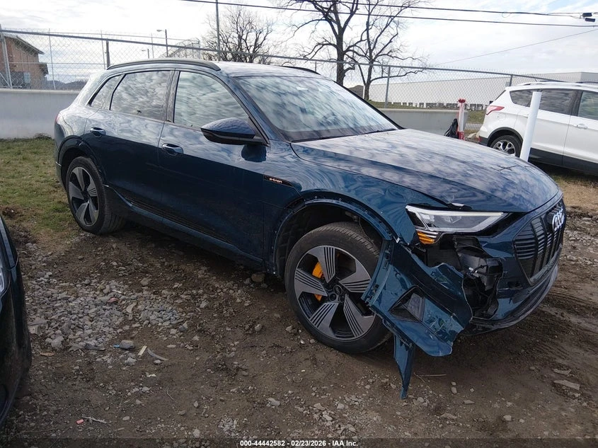 Audi E-Tron Premium Plus Quattro, снимка 2 - Автомобили и джипове - 53900772