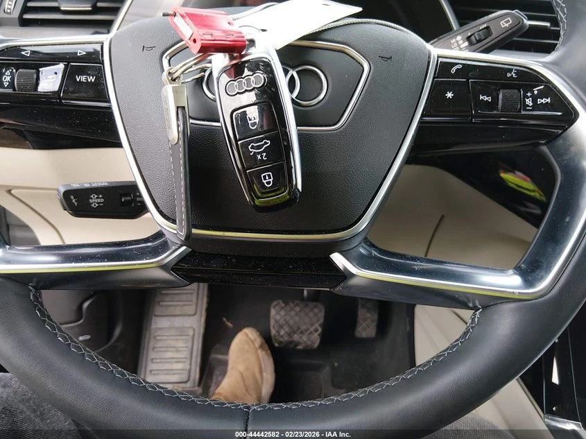 Audi E-Tron Premium Plus Quattro, снимка 11 - Автомобили и джипове - 53900772