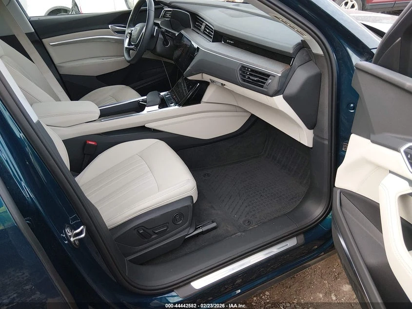 Audi E-Tron Premium Plus Quattro, снимка 5 - Автомобили и джипове - 53900772