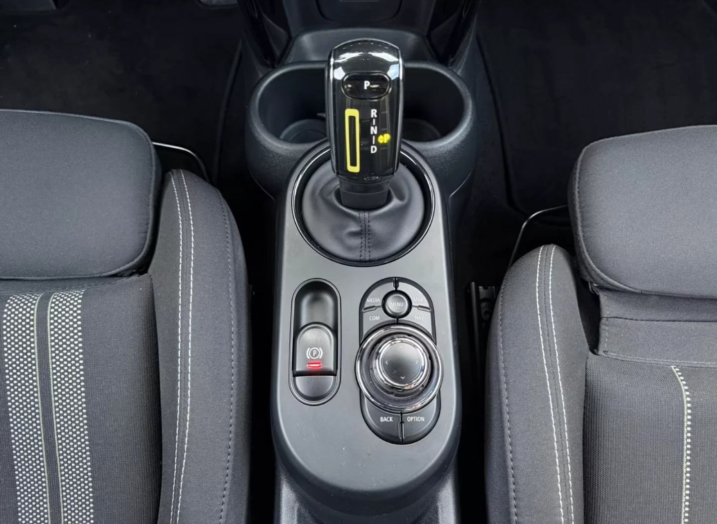 Mini Cooper SE* LED* NAVI* CARPLAY* , снимка 10 - Автомобили и джипове - 53969619