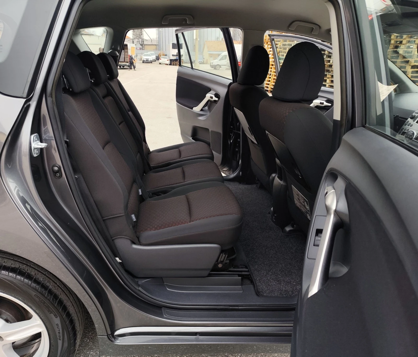 Toyota Verso 2.0-D4D-126кс-6ск-EURO-5, снимка 14 - Автомобили и джипове - 53976893