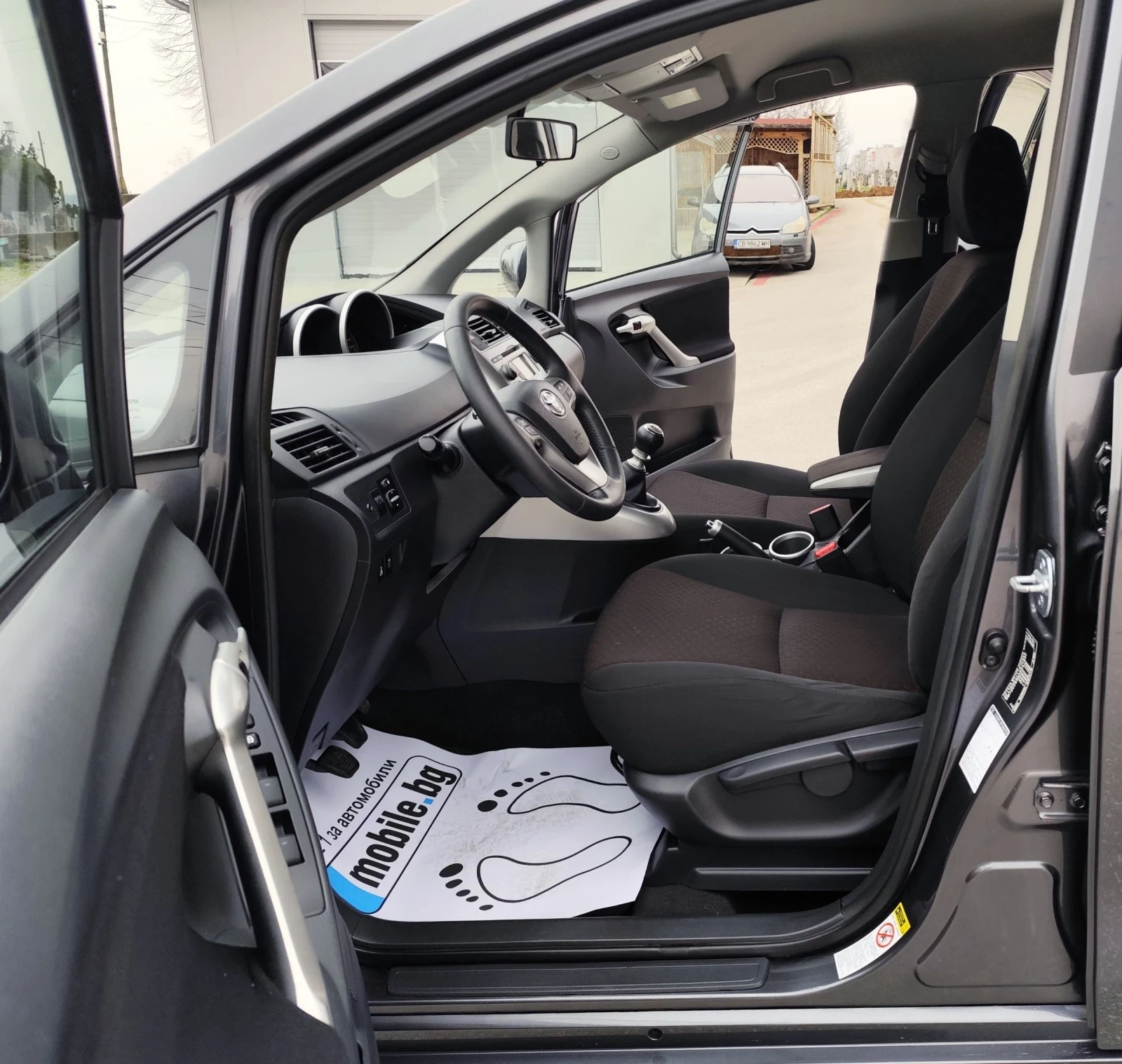 Toyota Verso 2.0-D4D-126кс-6ск-EURO-5, снимка 10 - Автомобили и джипове - 53976893