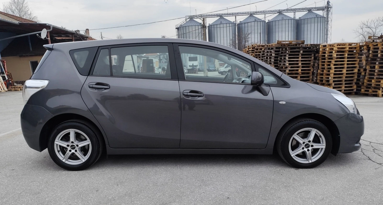 Toyota Verso 2.0-D4D-126кс-6ск-EURO-5, снимка 7 - Автомобили и джипове - 53976893