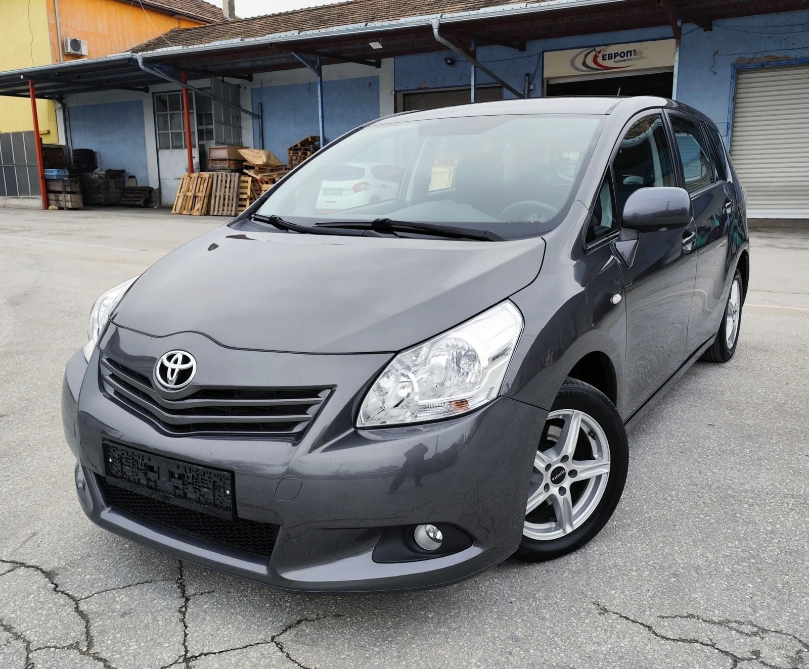 Toyota Verso 2.0-D4D-126кс-6ск-EURO-5, снимка 3 - Автомобили и джипове - 53976893