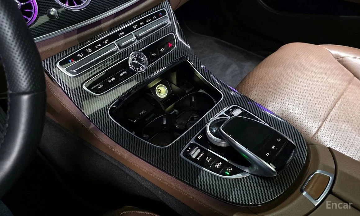 Mercedes-Benz E 220, снимка 9 - Автомобили и джипове - 53995235