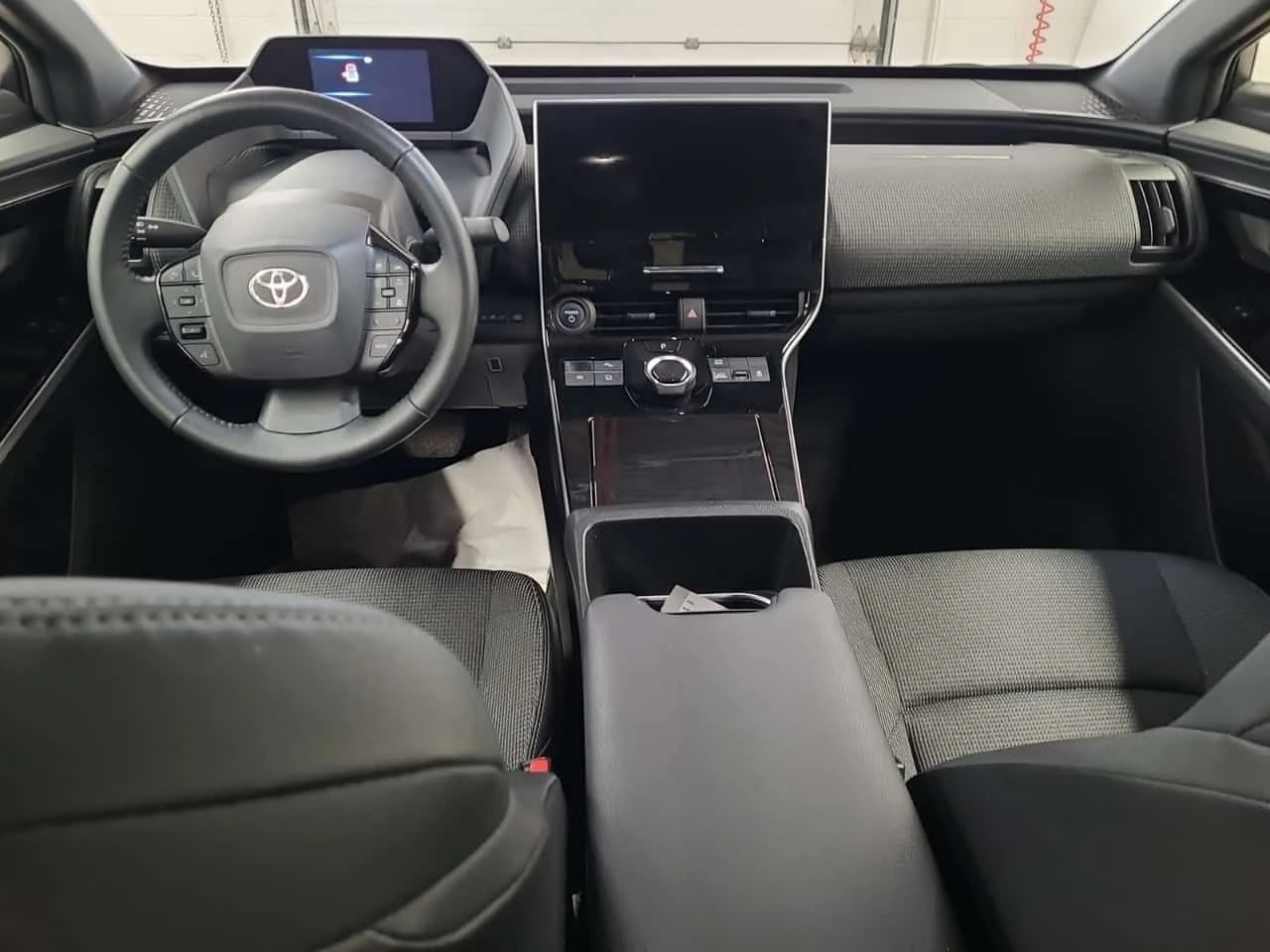 Toyota bZ4X * XLE AWD * PANO* KEYLESS* ПОДГЕВ* , снимка 9 - Автомобили и джипове - 54001915