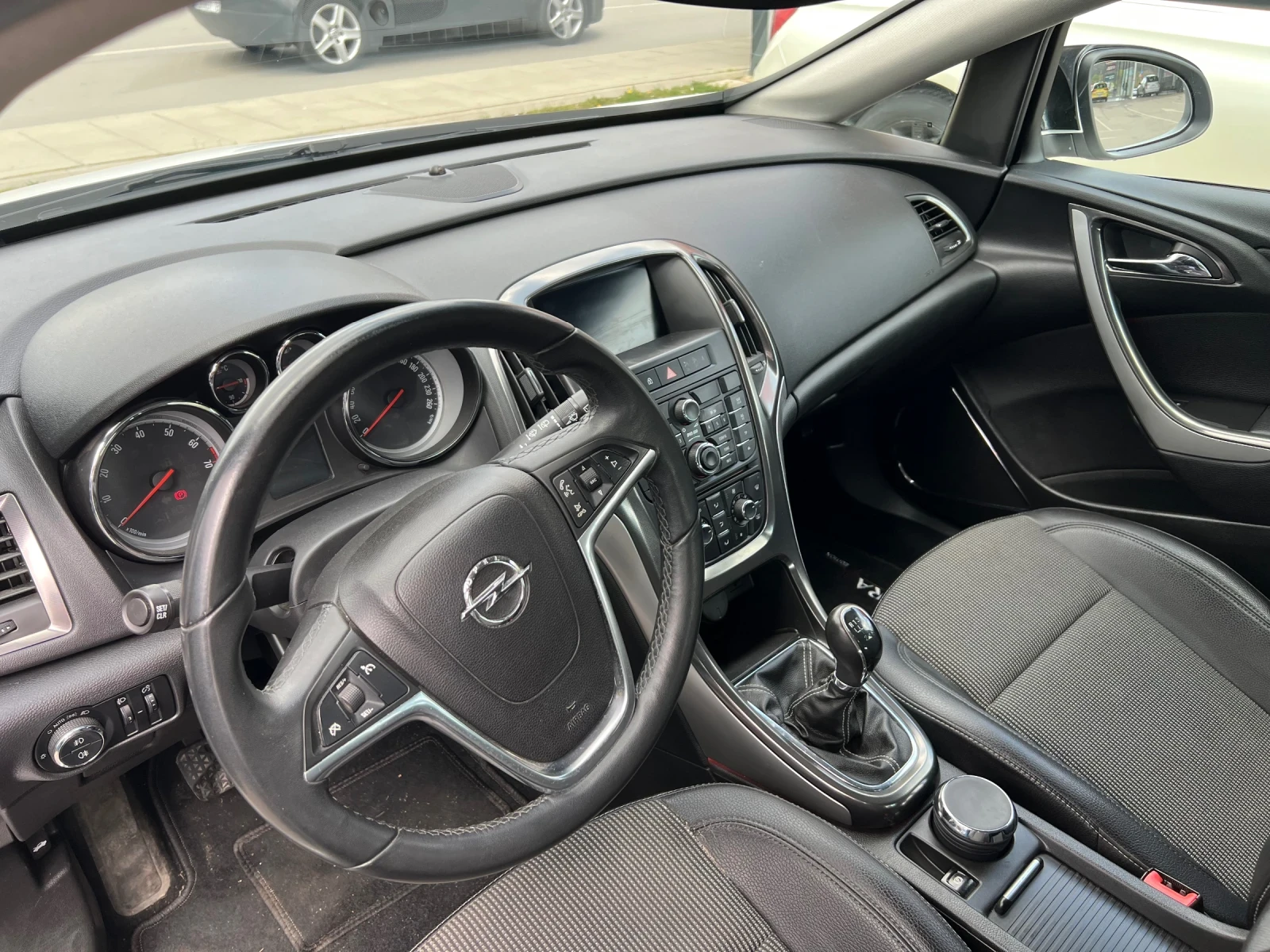 Opel Astra J, 1.4 turbo, снимка 11 - Автомобили и джипове - 54236615