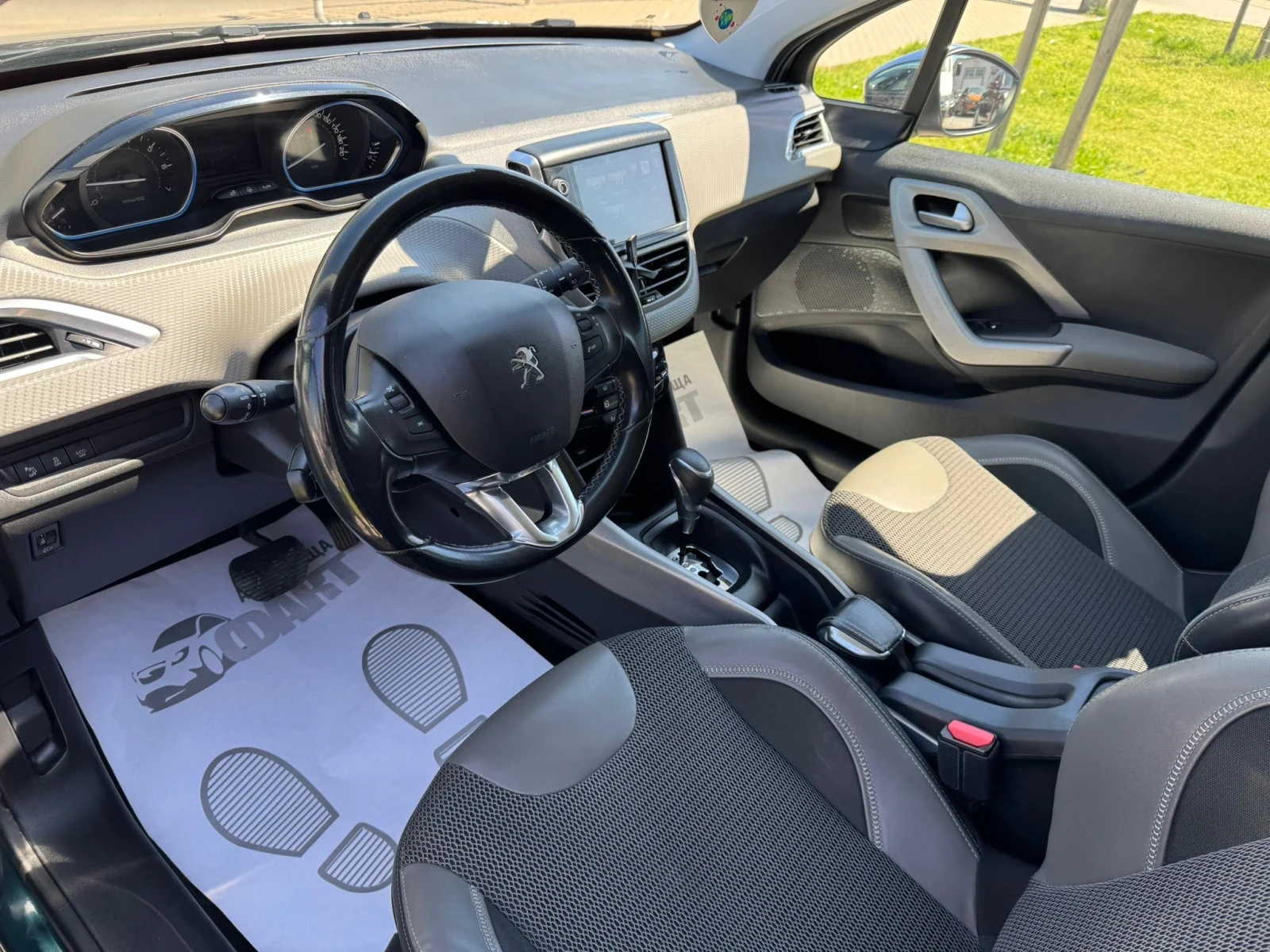 Peugeot 2008 1.2i/AVTOMAT, снимка 6 - Автомобили и джипове - 54311109