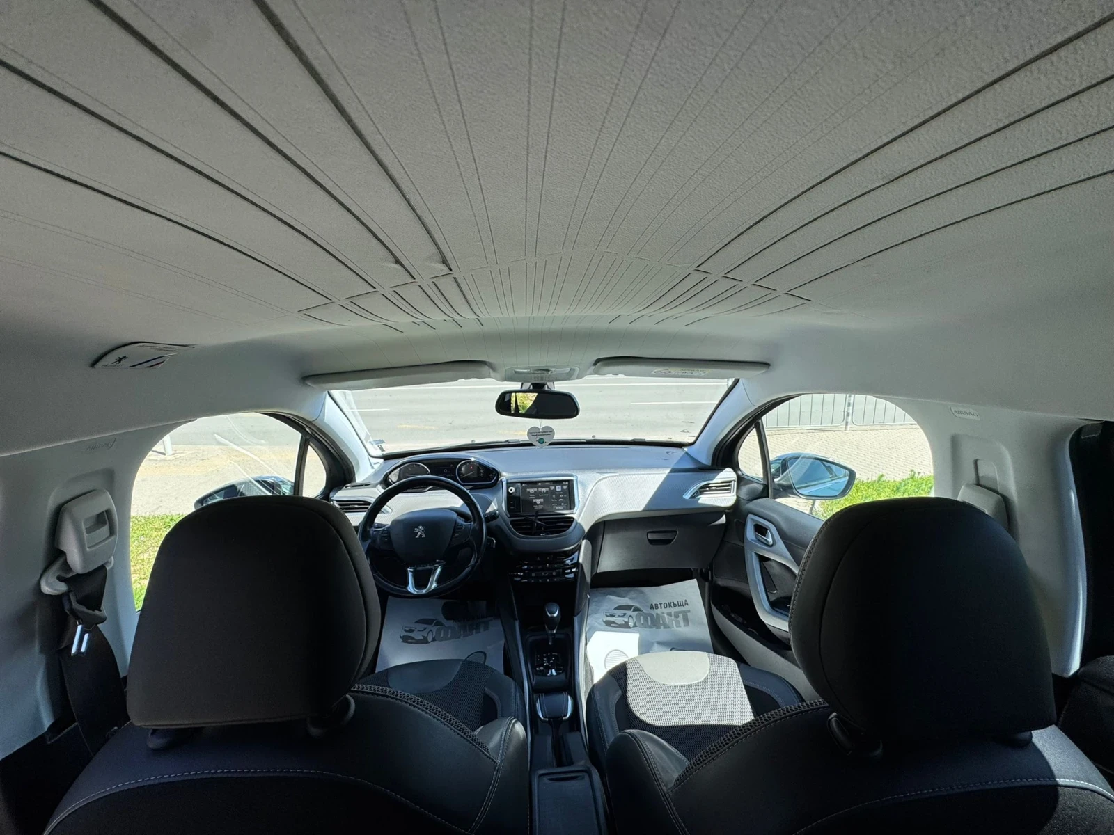 Peugeot 2008 1.2i/AVTOMAT, снимка 11 - Автомобили и джипове - 54311109